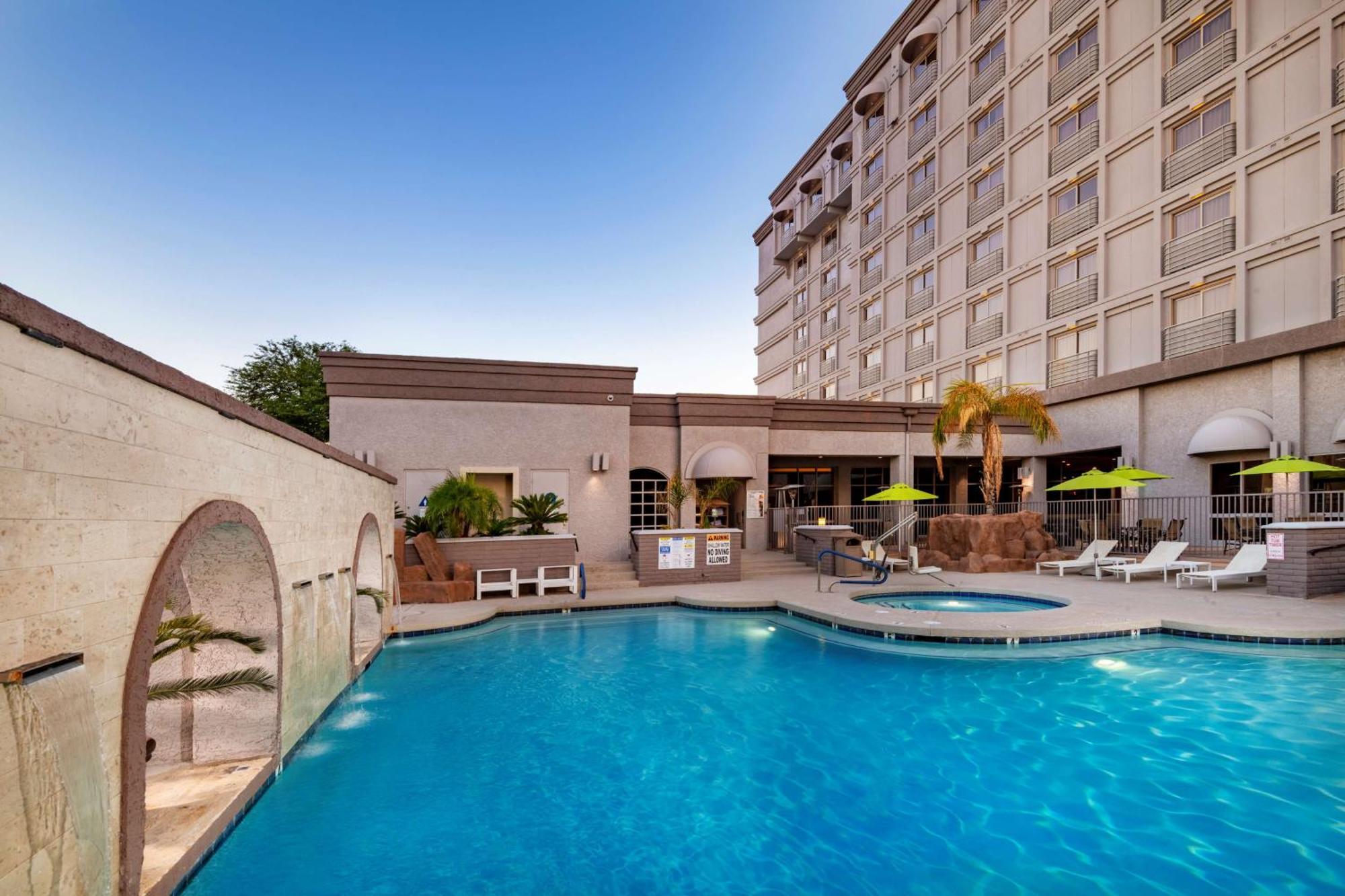 Doubletree By Hilton Phoenix Меса Экстерьер фото